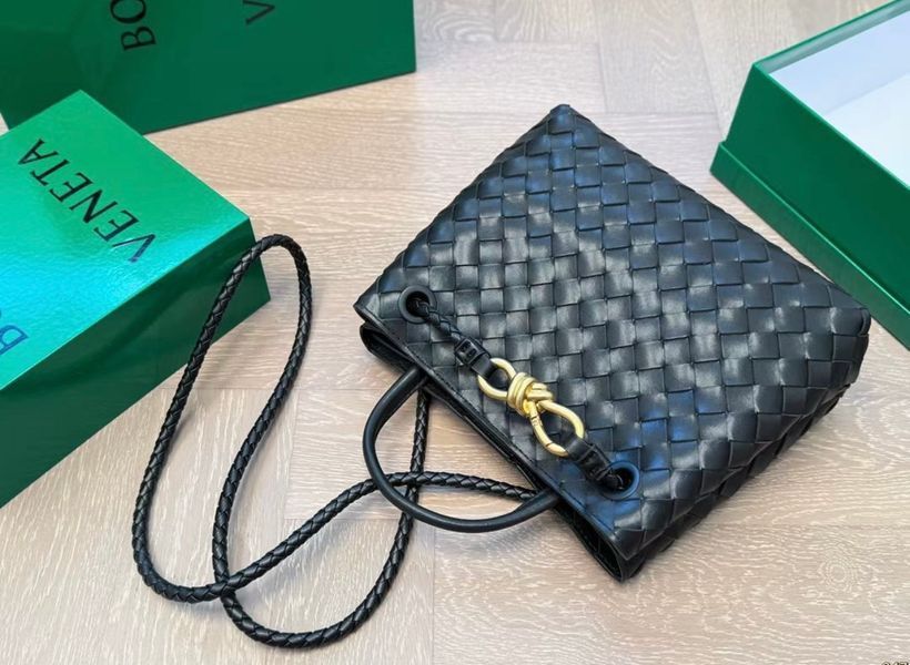 Жіноча сумка Bottega Veneta, 26 см, чорна 2552 фото