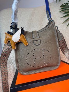 Шкіряна сумочка в стилі Herm&egrave;s Evelyne, тауп, 23 см 2612 фото